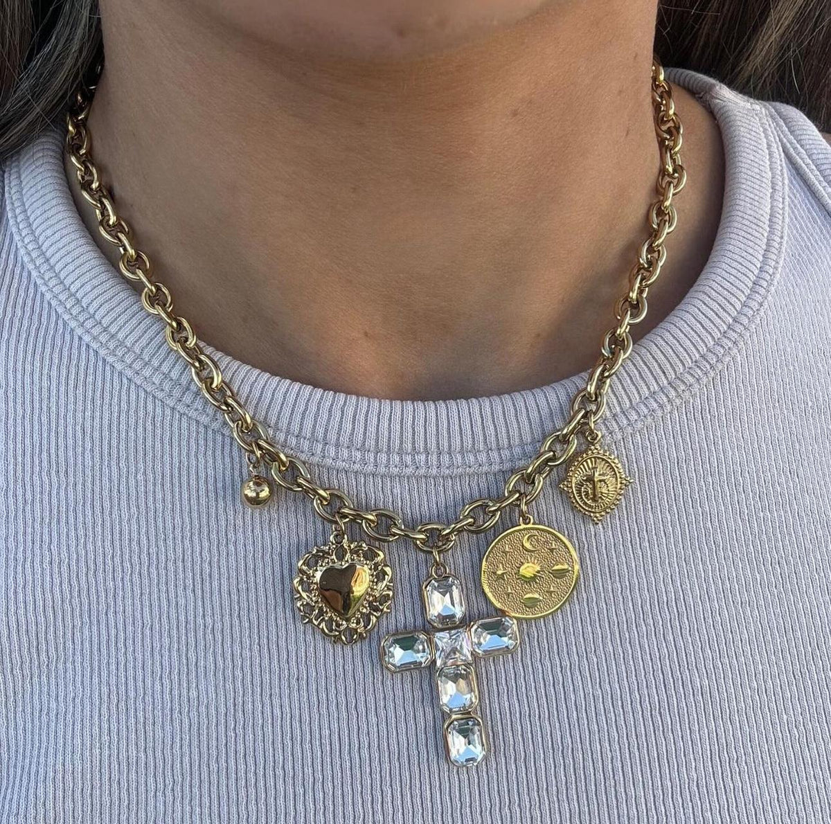 COLLAR CHARMS CRUZ CRISTAL