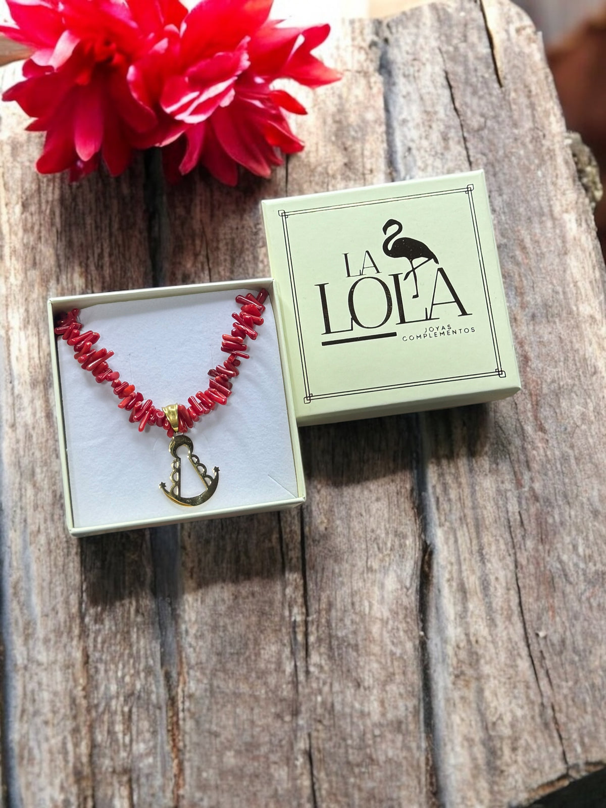COLLAR CORAL ROJO - VIRGEN DEL ROCÍO